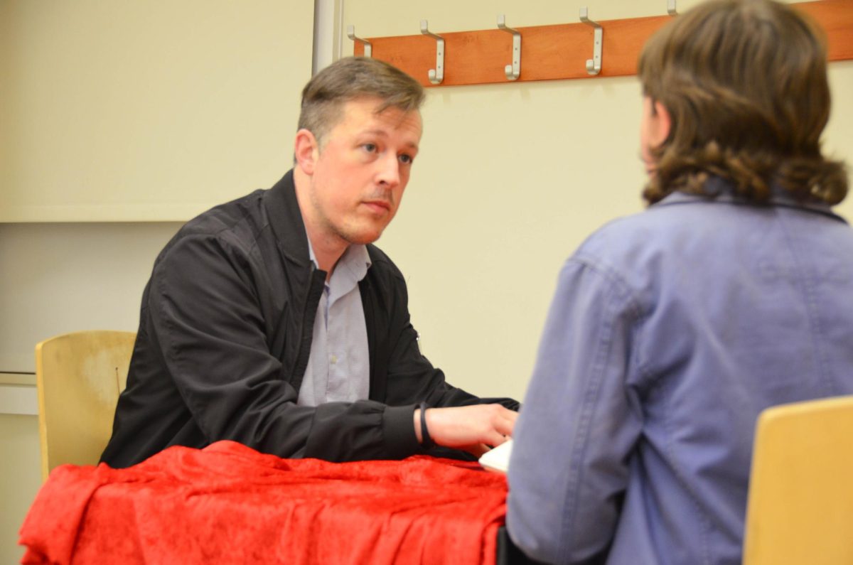 Jonny Savant returned to Grinnell with his brand of tarot-based visual poetry.