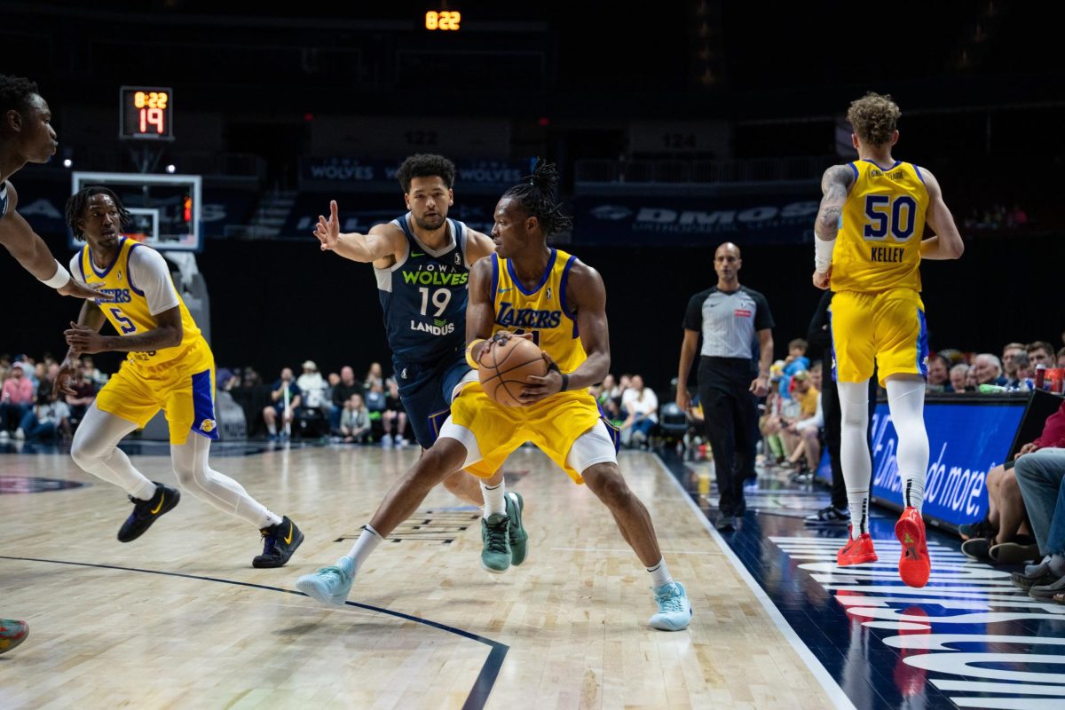 Quincy Olivari (41) moves towards the basket while Skylar Mays (19) blocks during season closer game against South Bay Lakers at Wells Fargo Arena on Saturday Mar. 29, 2025.